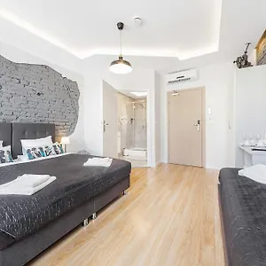 3* Appart hôtel Six Suites, Old Town